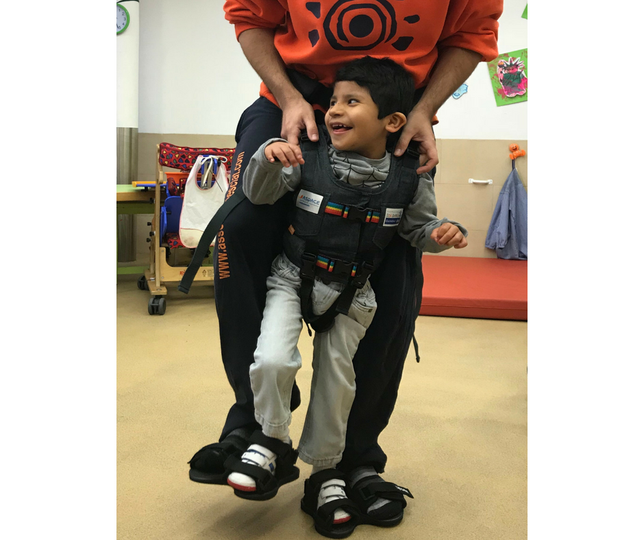 La asociación Esclat de Barcelona recibe un kit Upsee para favorecer la movilidad de niños y niñas con parálisis cerebral