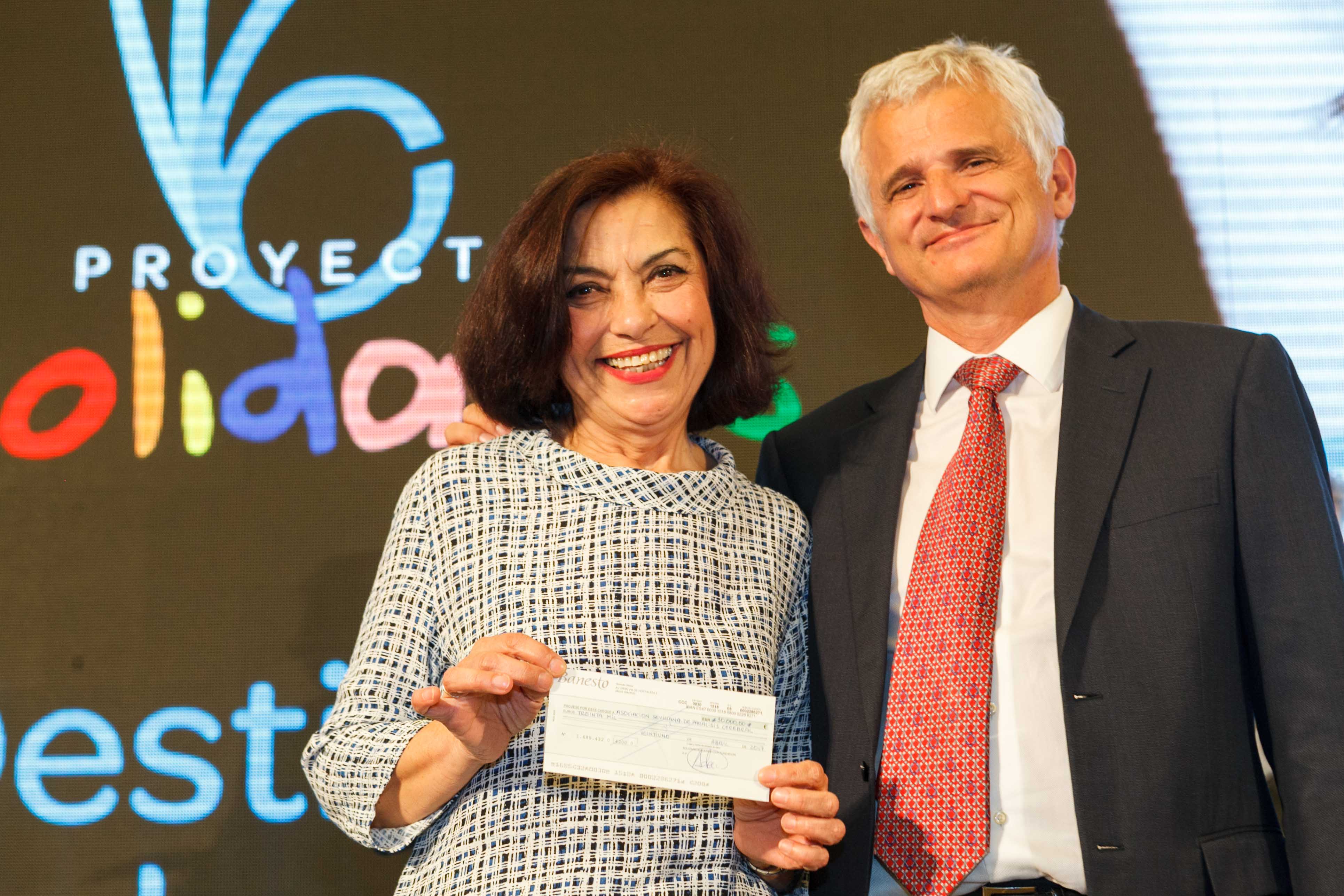 ASPACE Sevilla recibe 30.000 euros de Fundación Solidaridad Carrefour para implantar terapia Vibra