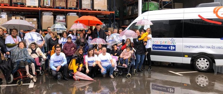 Fundación Solidaridad Carrefour dona una furgoneta adaptada a Confederación ASPACE